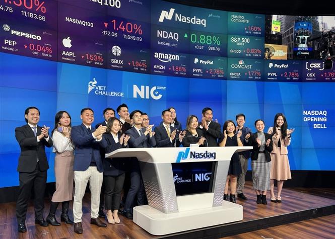 Постпред Вьетнама при ООН позвонил в колокол на фондовой бирже Nasdaq