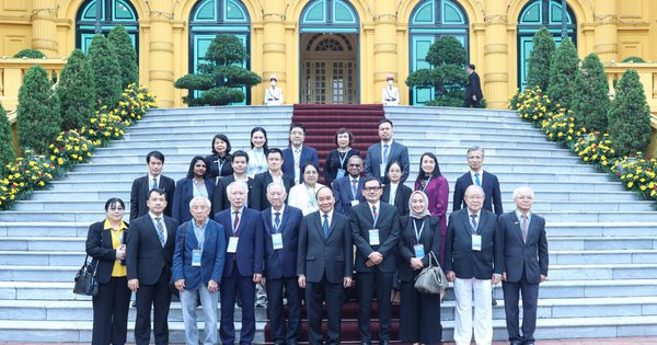 Президент Нгуен Суан Фук принял ученых-экономистов, участвующих в конференции Федерации экономических ассоциаций АСЕАН