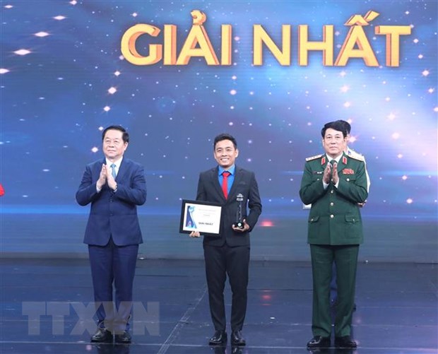 Награждение победителей конкурса на знания о море и островах «Отечество на берегу волн»