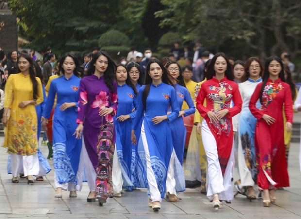 Более 30 тыс человек посетили Ханойский туристический фестиваль платья «ао-зяй» 2022 года