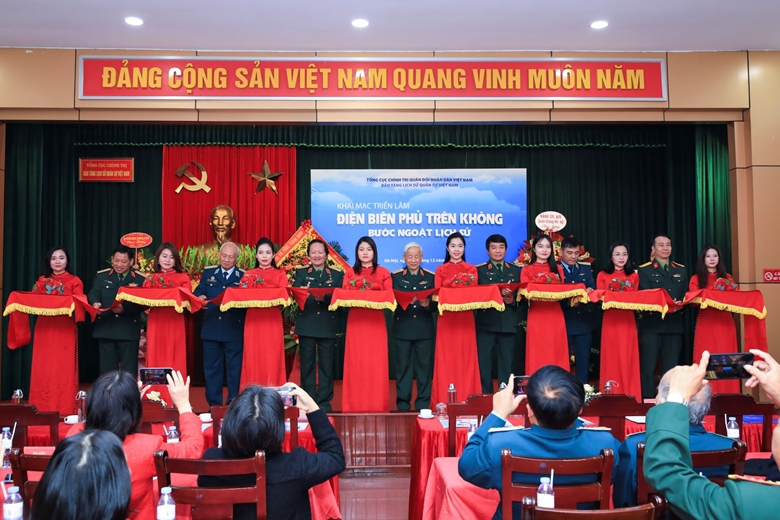 Открылась выставка «Победа в битве Диенбиенфу в воздухе– поворотный момент в истории»