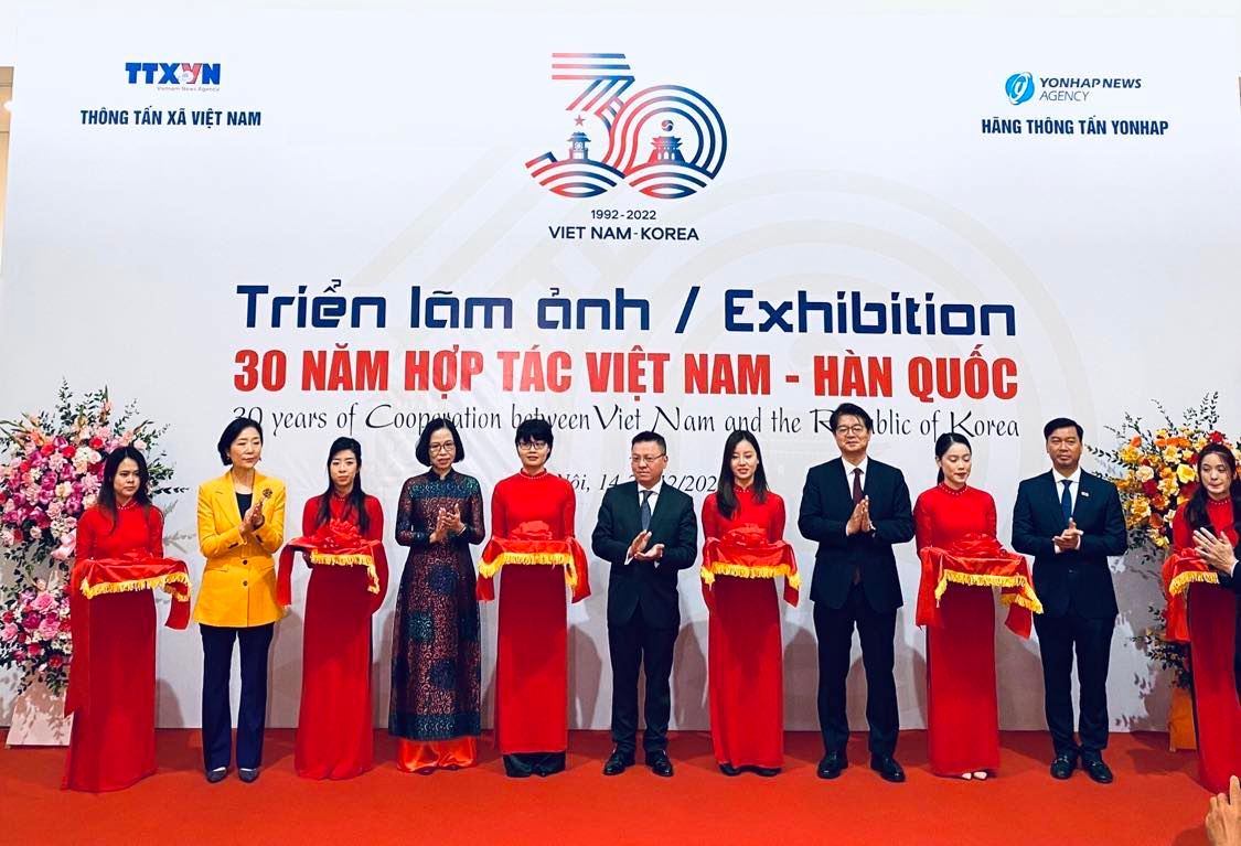 Фотовыставка, посвященная отношениям Вьетнама и РК, проходит в Ханое