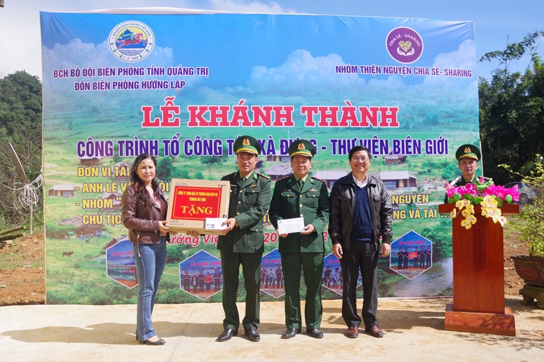 Открытие библиотеки, обслуживающей жителей на вьетнамо-лаосской границе