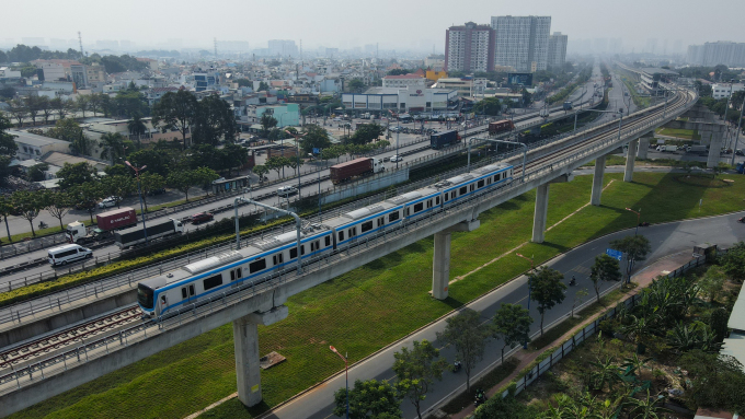Поезд метро Хошимина отправляется в тестовый запуск