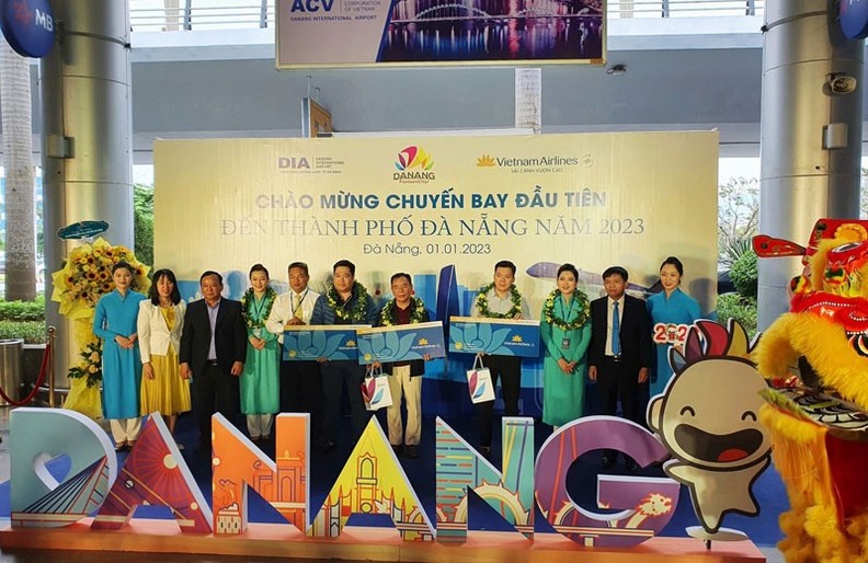 Вьетнамские местности встретили первых в 2023 году туристов