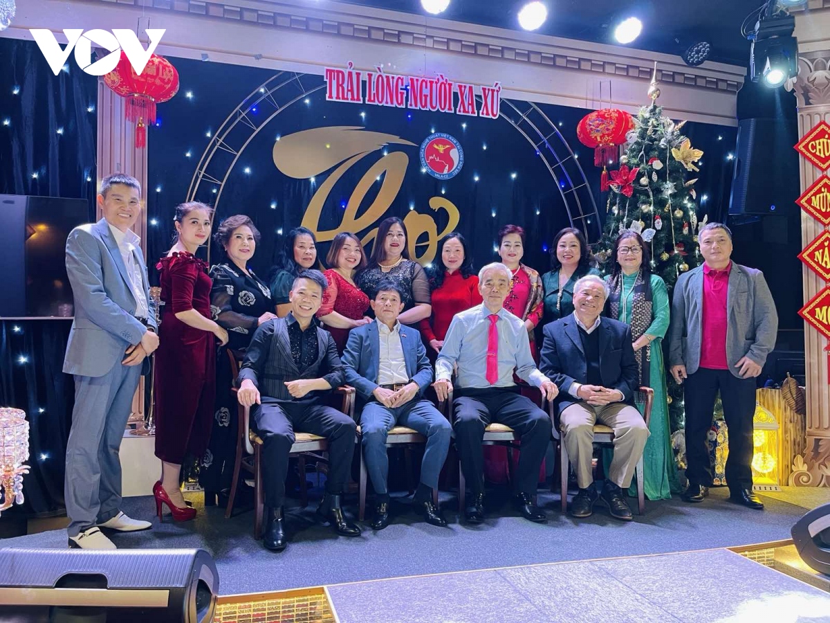 Поэтическая программа, посвященная любви вьетнамцев за границей к Родине