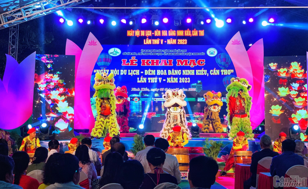 Фестиваль туризма - Ночь фонарей Нинькиеу - 2023