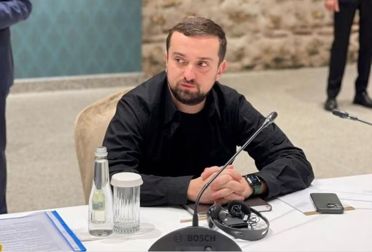 Кабмин Украины уволил четырех заместителей министров и пять глав областных администраций