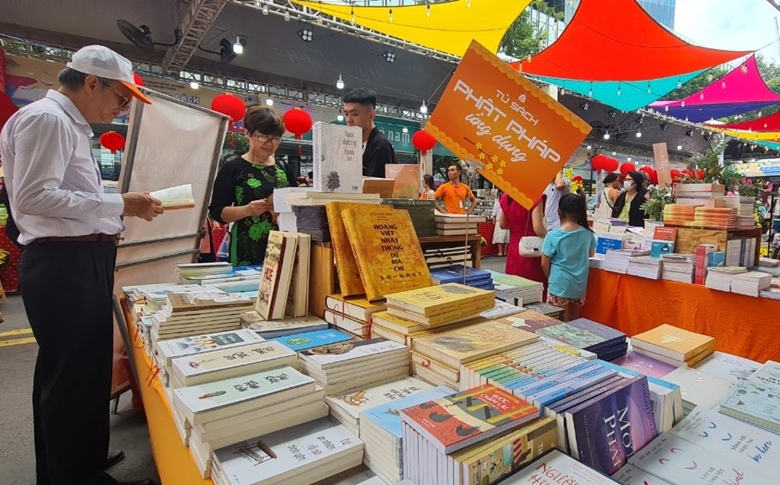 Фестиваль Книжной улицы по случаю Лунного Нового года привлек 800 000 посетителей