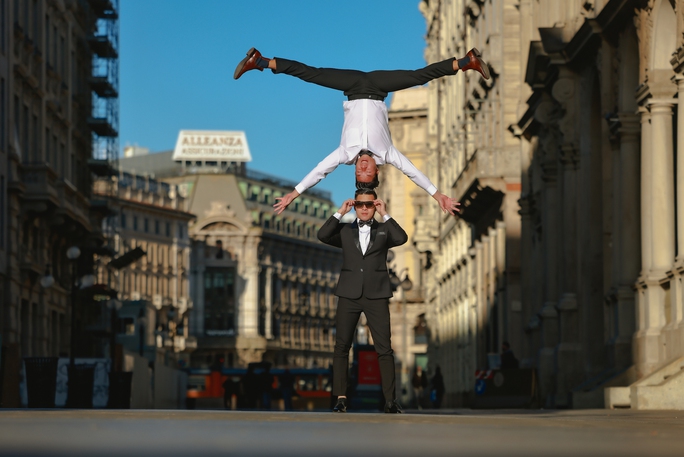 «Принцы цирка» Куок Ко - Куок Нгхиеп гуляют по Италии в своём репертуаре