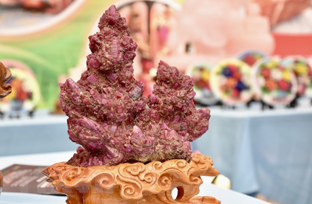 Уникальные фотографии рынка драгоценных камней Лук Йен в Йенбай