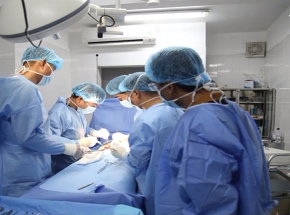 Успешно оказана помощь рыбаку на Чыонгша с острым аппендицитом