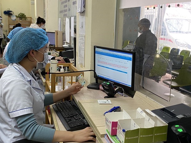 Удостоверения личности с чипами для медицинского осмотра и лечения были использованы почти 11,8 млн раз