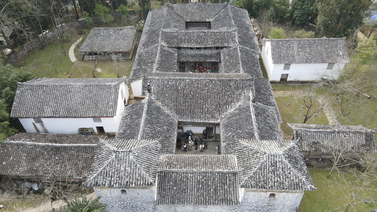 Красота особняка «Королевский кот» на скалистом плато Хазянг