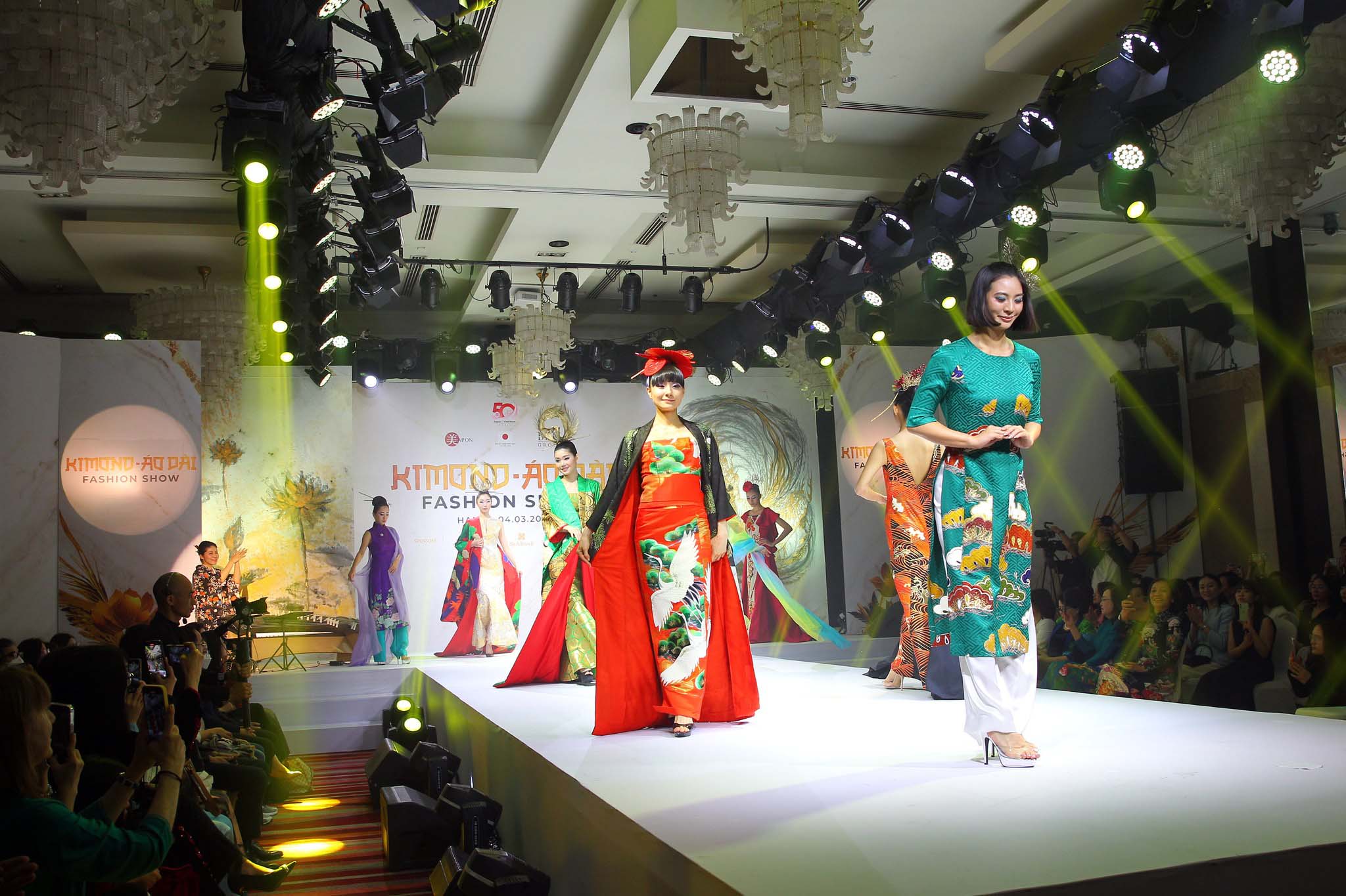 Уникальное переплетение вьетнамской и японской культур на показе мод «Кимоно-Аозай»