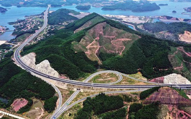 Населенный пункт с самой длинной и современной автомагистралью во Вьетнаме