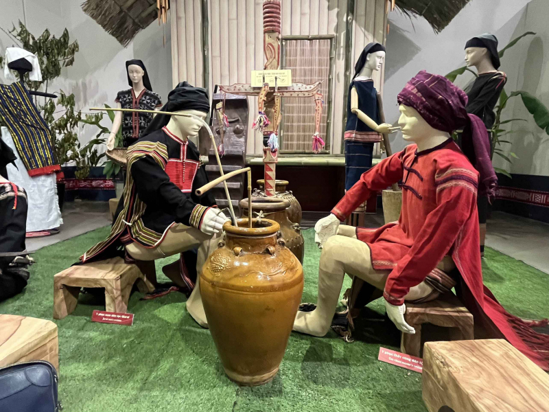 В музее Даклак представлены традиционные костюмы 49 этнических групп