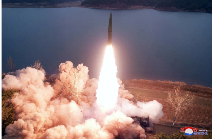 КНДР запустила ракету в сторону Японского моря