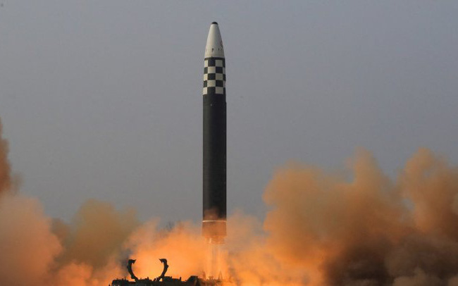 КНДР запустила ракету средней или большей дальности