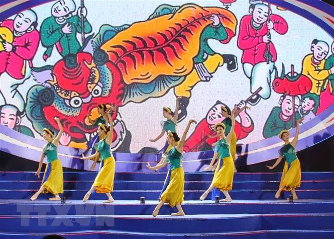 Открытие пространства Краски Вьетнама и фестиваля прогулка по Франции