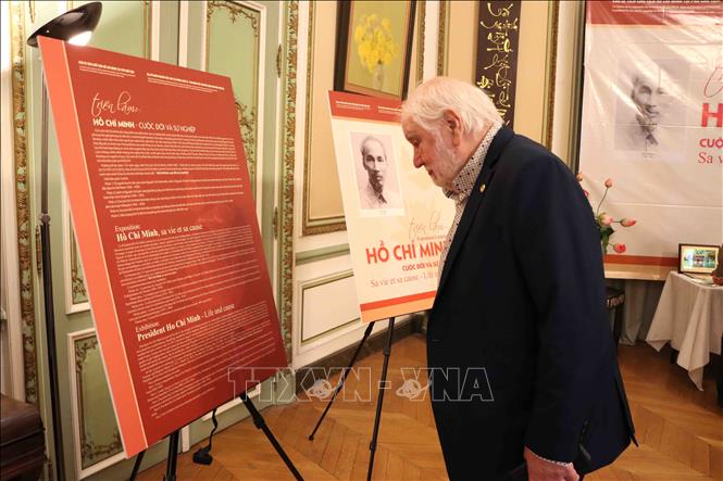 В Брюсселе, Бельгия, официально открылась выставка на тему «Хо Ши Мин - Жизнь и дело»