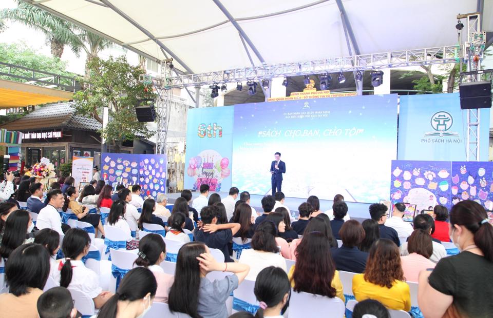 Открылась серия мероприятий «Книги - для вас, для меня» на книжной улице Ханоя