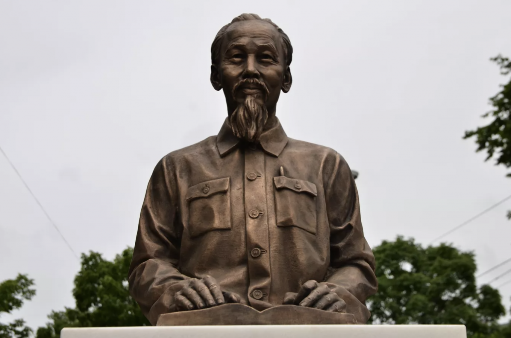 Россия проведет церемонию открытия памятника президенту Хо Ши Мину в Санкт-Петербурге в июне