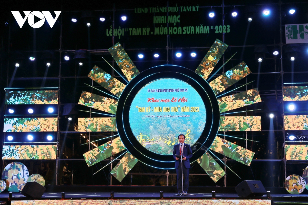 Шоу фейерверков на реке Тамки по случаю открытия фестиваля цветов «Шыа»