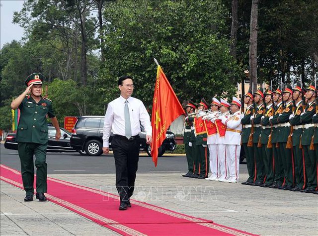 Президент Во Ван Тхыонг посетил 9-й военный округ