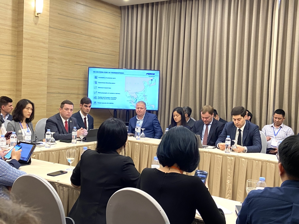 Вьетнам и Россия хотят перевозить товары по прямым транспортным путям