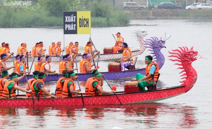В городе Вьетчи прошел турнир по гребле по случаю Дня поминовения королей Хунгов
