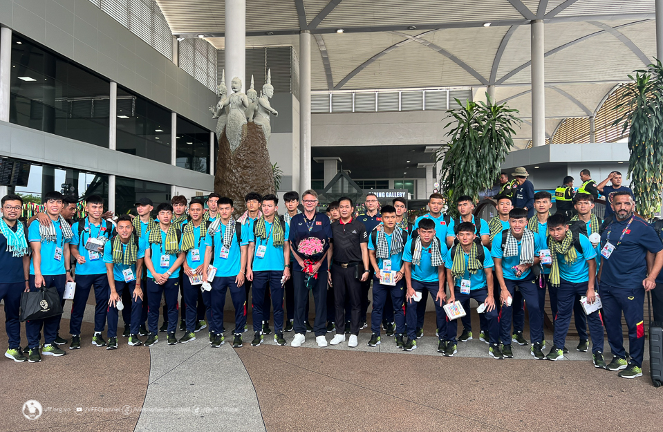 SEA Games 32 футбольная команда Вьетнама U22 прибыла в Камбоджу
