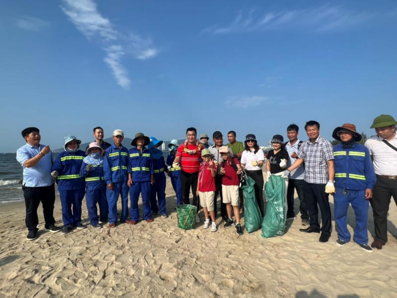 Более 500 человек отправили сообщения о защите окружающей среды на пляже Дананга