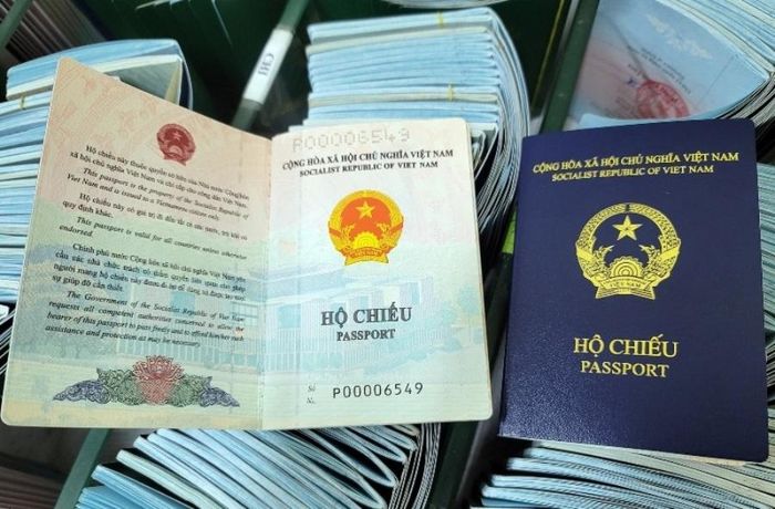 Граждане Вьетнама могут оформить паспорта онлайн и получить их по почте
