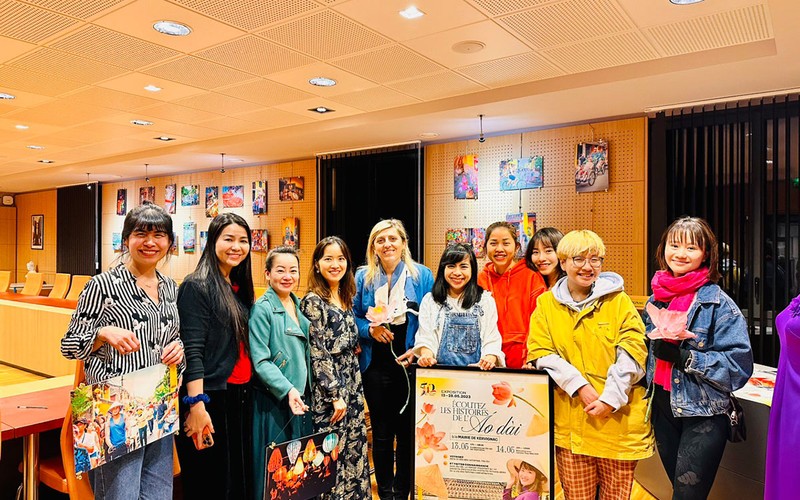 Во Франции проходят различные мероприятия по популяризации красоты вьетнамского платья «аозай»