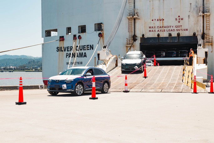 Электромобили VinFast VF 8 прибыли в порт США