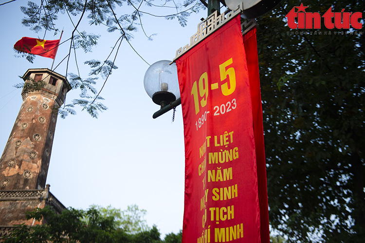 Улицы столицы увешаны флагами в честь 133-летия со дня рождения президента Хо Ши Мина