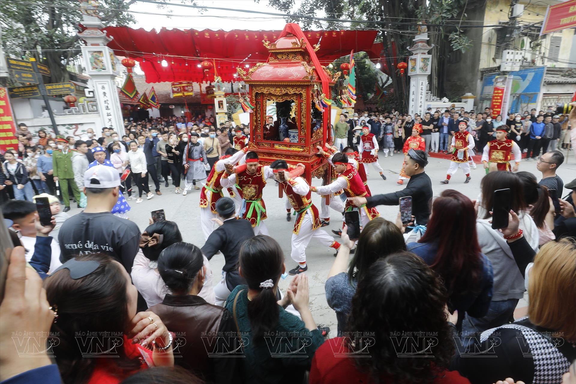 Шествие с паланкинами в деревне Зянгкао