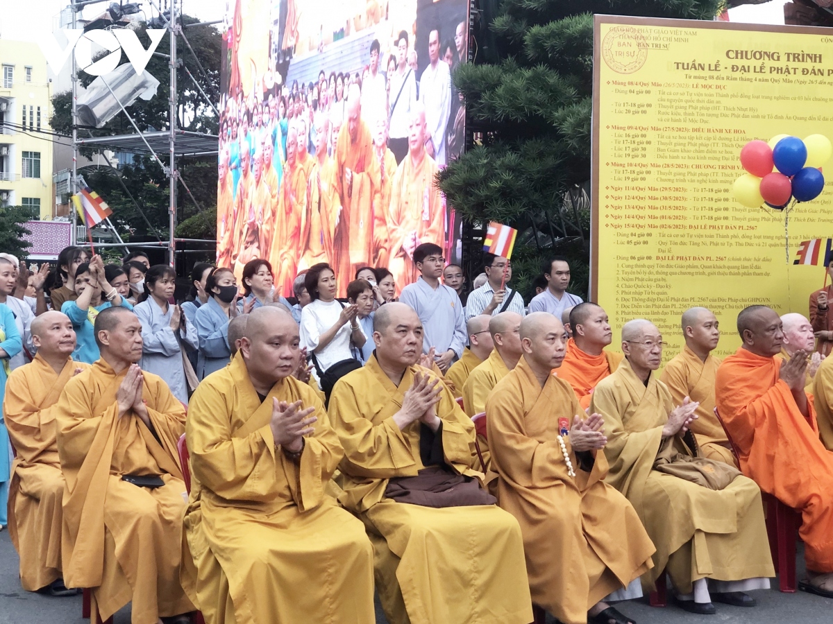 В городе Хошимине проходят различные значимые мероприятия, посвященные Дню рождения Будды