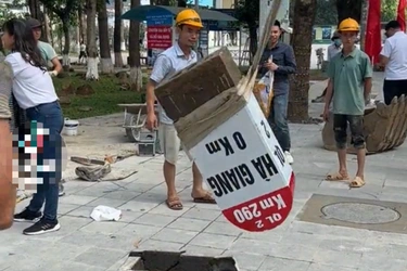 Демонтаж столба нулевого километра в городе Хажанг