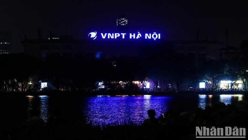 Экономия электроэнергии на пешеходных улицах вокруг озера Хоанкием