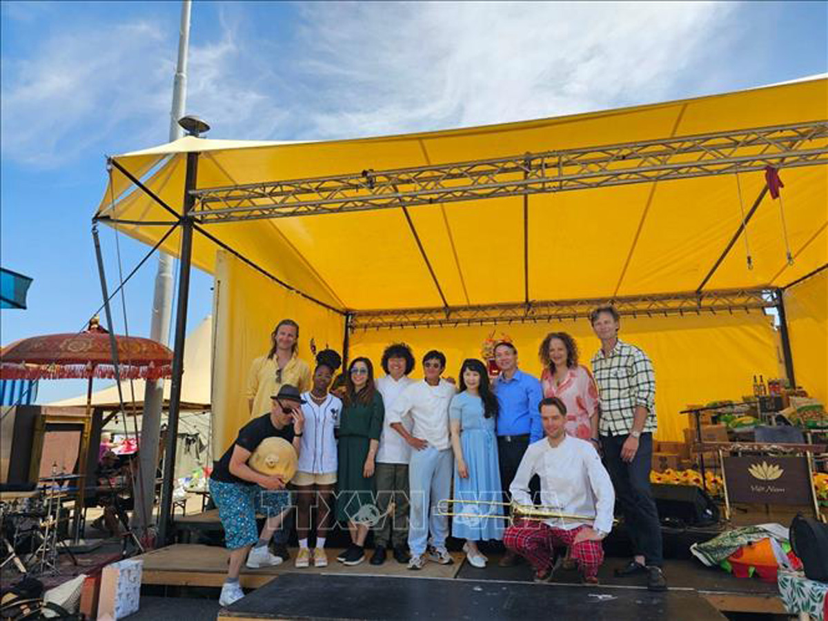 Традиционная вьетнамская музыка исполняется на фестивале Oerol, Нидерланды