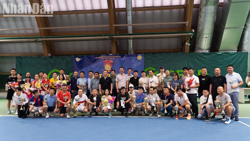 Теннисный турнир сообщества вьетнамцев в России успешно завершился