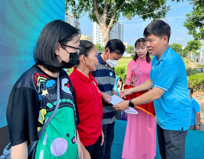 В Хошимине проходит программа ходьбы для сбора средств в поддержку людей, оказавшихся в тяжелой ситуации