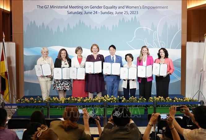 G7 пообещала сократить гендерный экономический разрыв