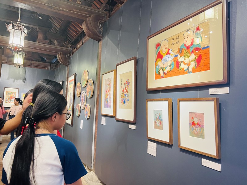 Сочетание традиционной и современной лубочных картин «Хангчонг»