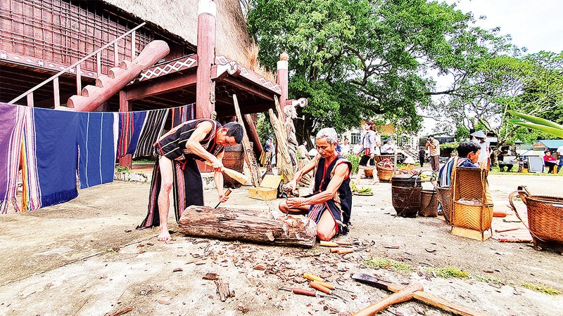 Контум развивает деревни общинного туризма