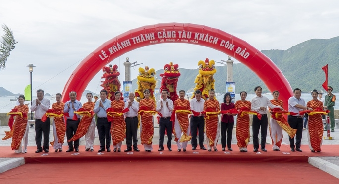 Президент Во Ван Тхыонг принял участие в церемонии начала строительства Военно-гражданского медицинского центра Кондао