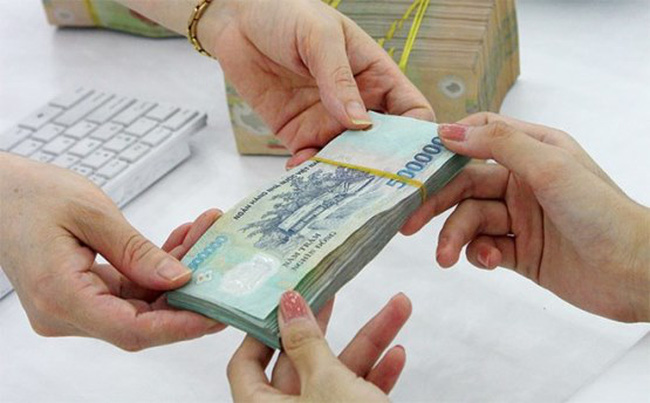 Люди, взявшие кредит на покупку домов и автомобилей в одном банке, могут взять кредит в другом, чтобы погасить задолженность в первом банке