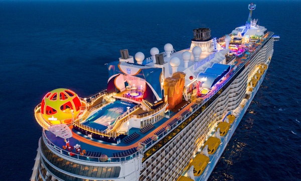 Лайнер Spectrum of the Seas доставил в Нячанг 4 600 туристов